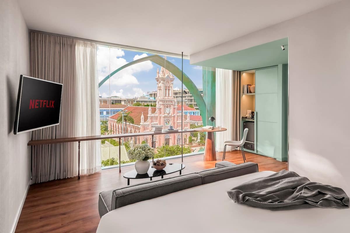 Premier Relish Room City View | 1 bedroom, minibar, in-room safe, laptop workspace