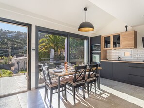 Kühlschrank, Mikrowelle, Ofen, Geschirrspüler