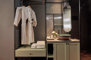 Kamar Double Standar | 1 kamar tidur, seprai premium, selimut bulu angsa, dan kedap suara
