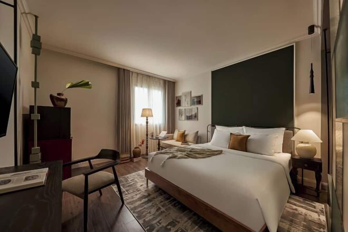 1 bedroom, premium bedding, down comforters, soundproofing