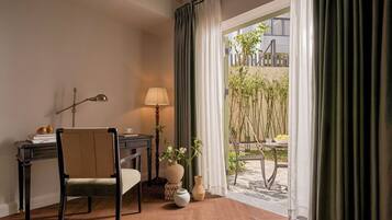 Garden View Corner Suite | 1 bedroom, in-room safe, blackout curtains, iron/ironing board