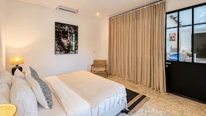 4 bedrooms, in-room safe, desk, iron/ironing board