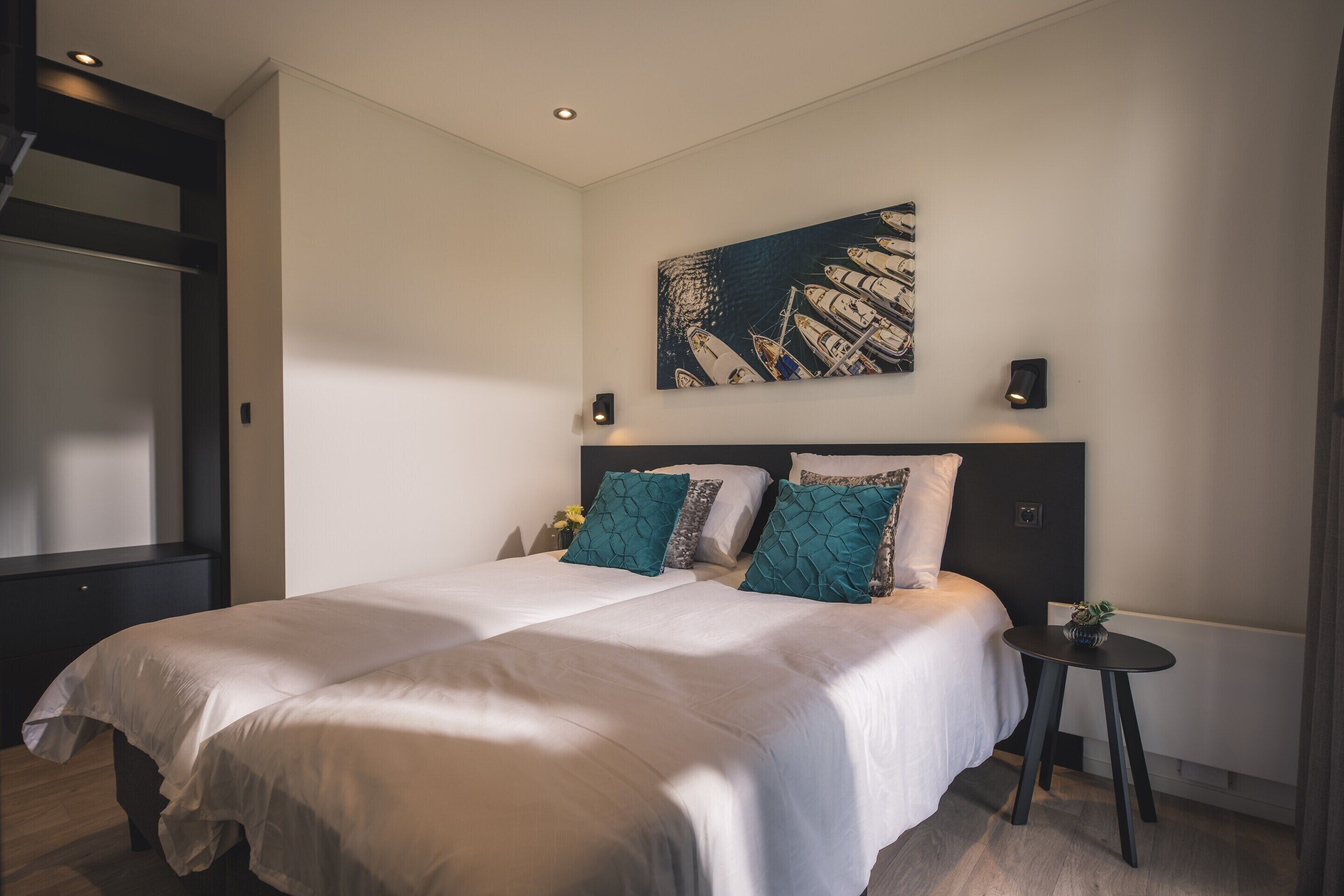 8 bedrooms, individually furnished, bed sheets