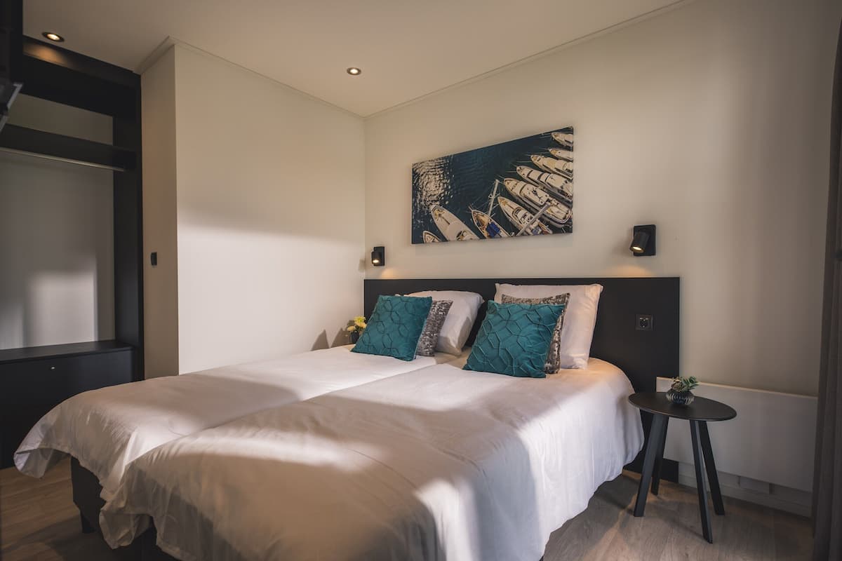 Deluxe House, 2 Bedrooms | 8 bedrooms, individually furnished, bed sheets