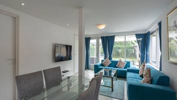 Classic Bungalow, 3 Bedrooms | Dining