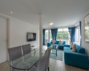 Classic Bungalow, 3 Bedrooms | Dining