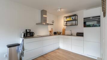 電冰箱、微波爐、爐台、洗碗機