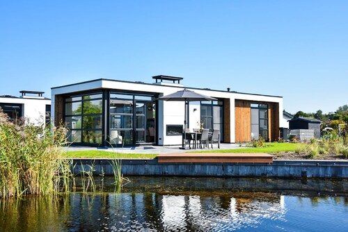House With Three Bathrooms, on a Holiday Park