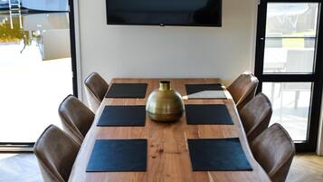 Classic House, 3 Bedrooms | Dining