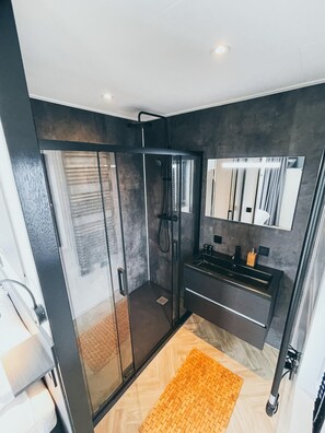 Bathroom | Shower - House With Three Bathrooms, on a Holiday Park (Loosdrecht)