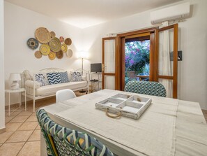 TV - La casa dei Cestini by Interhome (Budoni)