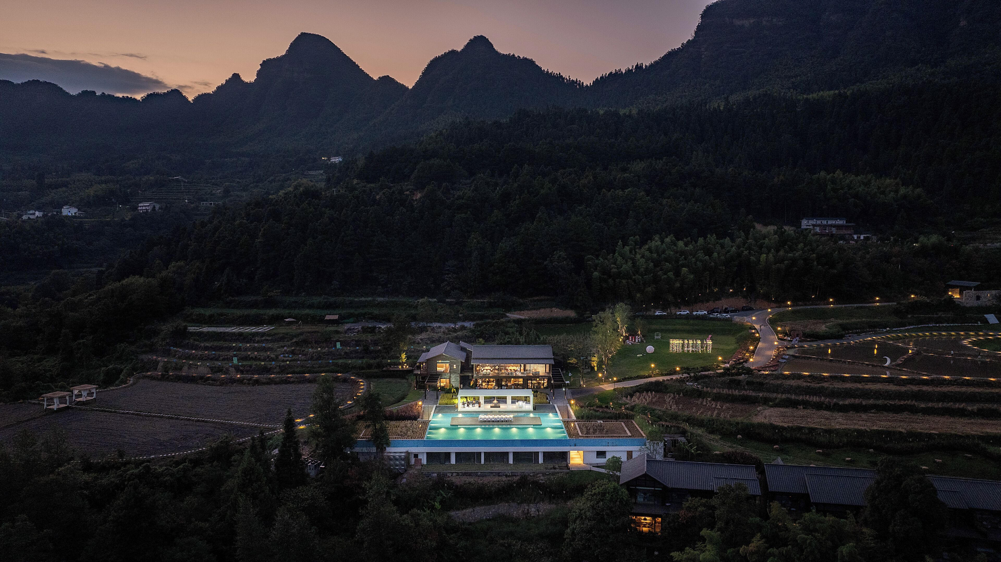 المنشأة من الخارج