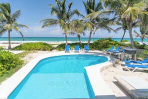 Pool - 4bdr Beachfront villa in secluded Playa del Secreto, hosts up to 12 guests. (Playa del Secreto)
