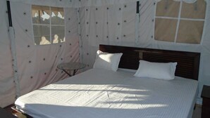 1 habitación y escritorio