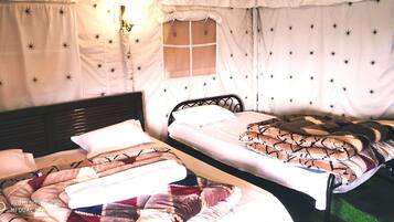 1 quarto, escrivaninha