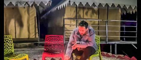 Barraca luxo, 1 cama Queen, para não fumantes, vista para a colina | Área de estar