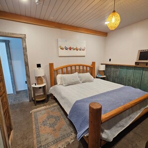 4 bedrooms, iron/ironing board, travel crib, free WiFi - Charming lakefront, spacious, quiet, clean, 4-bedroom A frame house. (Battle Lake)