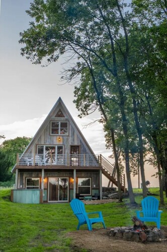 Charming lakefront, spacious, quiet, clean, 4-bedroom A frame house.