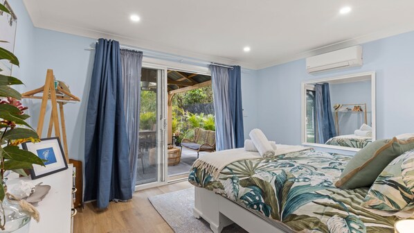 4 bedrooms, iron/ironing board, travel cot, free WiFi - Callala Bay Gem - Jervis Bay - Pet Friendly Getaway with Spa (Callala Bay)