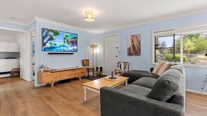 Smart TV, video games, DVD player, ping pong - Callala Bay Gem - Jervis Bay - Pet Friendly Getaway with Spa (Callala Bay)