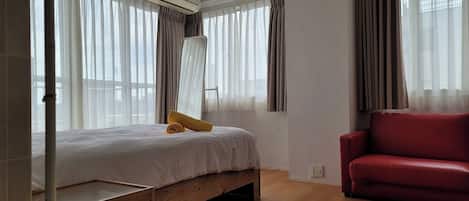 1 quarto, escrivaninha, ferros/tábuas de passar roupa, Wi-Fi de cortesia