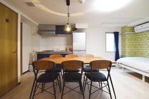 1 chambre, bureau, fer et planche à repasser, Wi-Fi gratuit