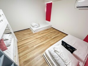 2 bedrooms, desk, iron/ironing board, free WiFi