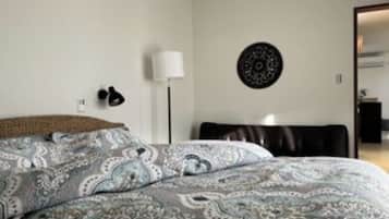 6 bedrooms, desk, free WiFi, bed sheets