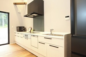 Fridge, microwave, stovetop, cookware/dishes/utensils