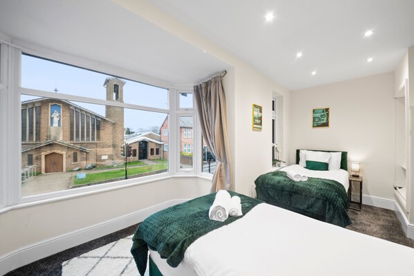 5 Schlafzimmer, Bügeleisen/Bügelbrett, WLAN, Bettwäsche