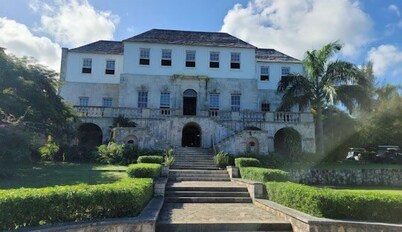 Oceanview Apt - Montego Bay, Ja, pool, bar, beach