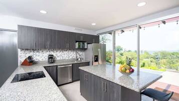 Coffee/tea maker, fridge, microwave, oven