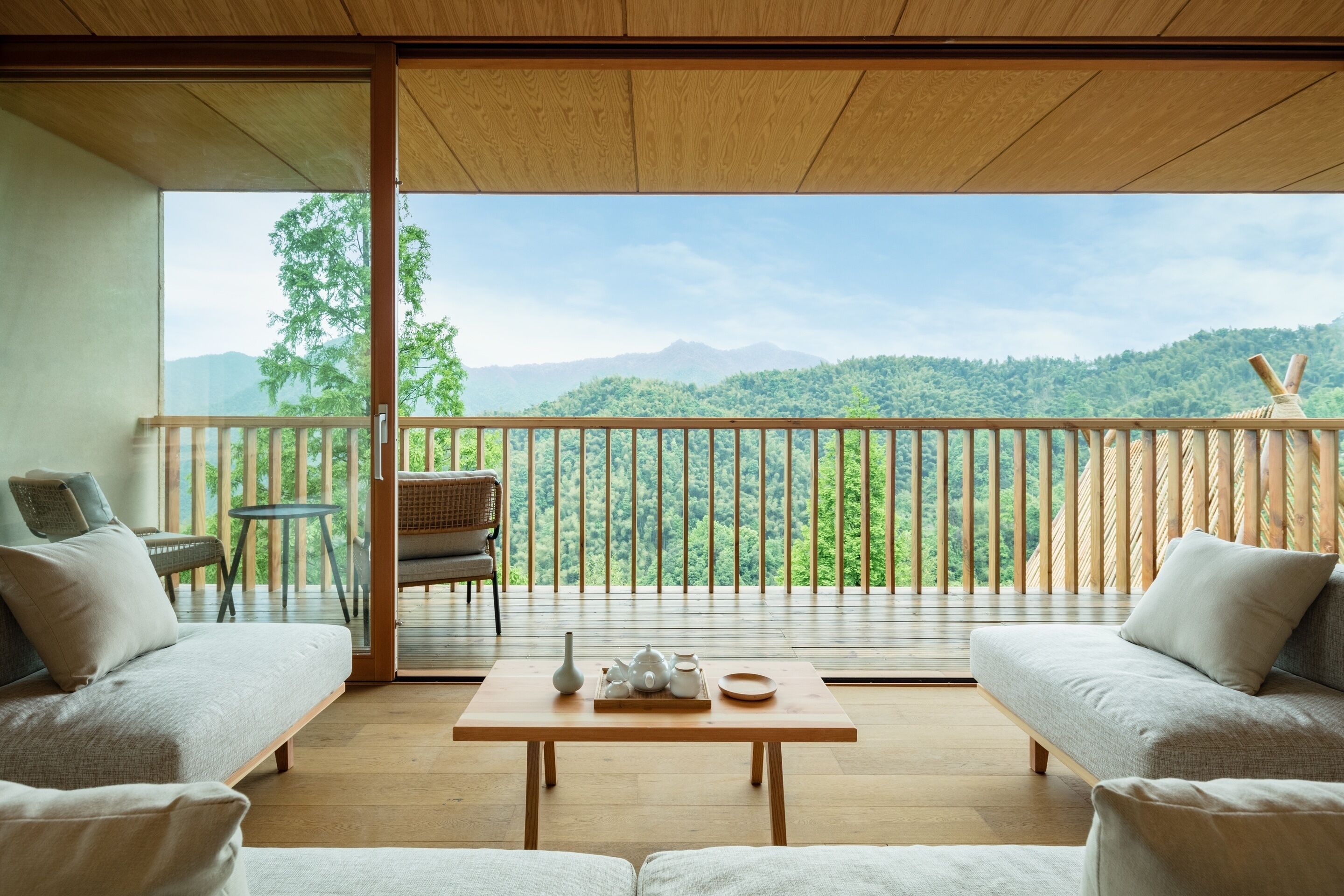 Suíte conforto, geladeira, vista para a colina | Terraço/pátio