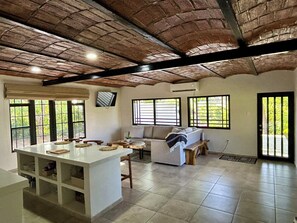 Living area - Charming 2-bedroom house with WiFi, AC in fantastic Playa Platanitos (Playa Platanitos)