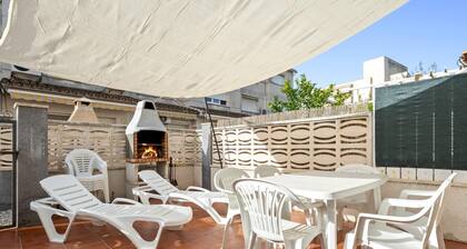 House with pool and barbecue 200m beach