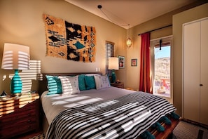 2 bedrooms, iron/ironing board, free WiFi, bed sheets - Lobo Luna: Home next to Joshua Tree National Park (Joshua Tree)
