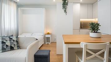 Iron/ironing board, internet, bed sheets