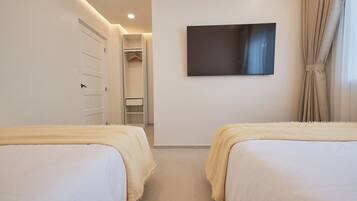 Iron/ironing board, WiFi, bed sheets