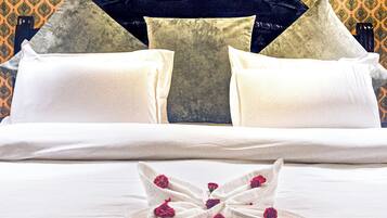 Luxury Suite, Garden View | 1 bedroom, in-room safe, desk, laptop workspace