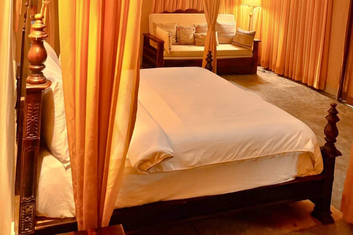 Romantisk suite, resort-utsikt | 1 soverom, safe på rommet, skrivebord og skrivebord for bærbar PC