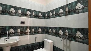 Deluxe Room, Balcony, Mountain View | Bathroom - Sunset View Point Homestay (Lansdowne)