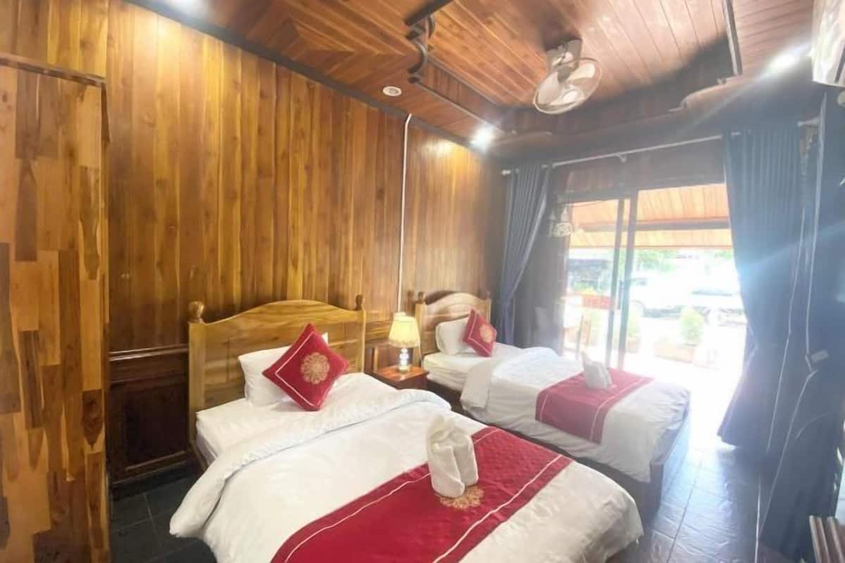 Bureau, espace de travail pour ordinateur portable, Wi-Fi gratuit