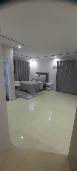 3 soverom, strykejern/-brett, wi-fi og sengetøy