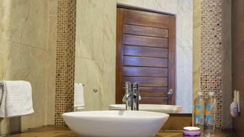 Luxury Apartment, Hill View | Bathroom