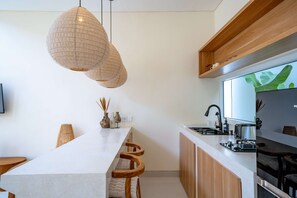 デラックス ヴィラ パティオ プールビュー | 専用キッチン | トースター、ミキサー
