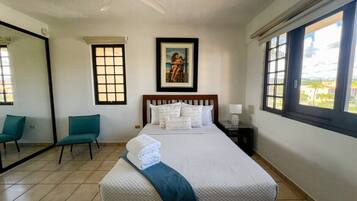 3 makuuhuonetta, työpöytä, vauvan matkasänky, ilmainen Wi-Fi