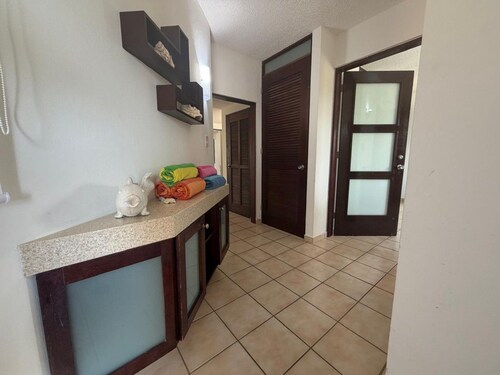 Crescent Beach Apt | Ocean View