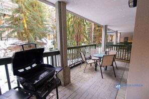 Outdoor dining - Comfortable and Colourful Whistler Village Condo (Whistler)