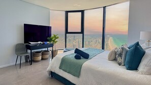 3 chambres, bureau, fer et planche à repasser, lit parapluie