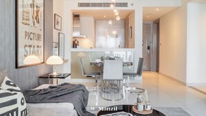 Luksusleilighet, balkong, byutsikt | Oppholdsområde
